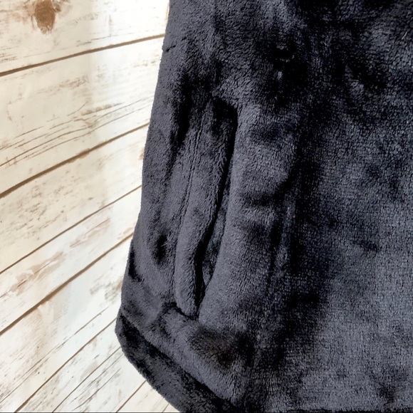 * Fila Sport • Reversible Fleece Vest - Picture 3 of 6